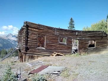 what a neat log building this used to be